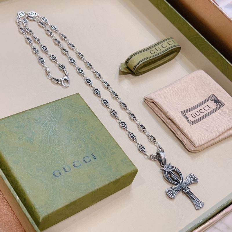 G*u*i necklaces